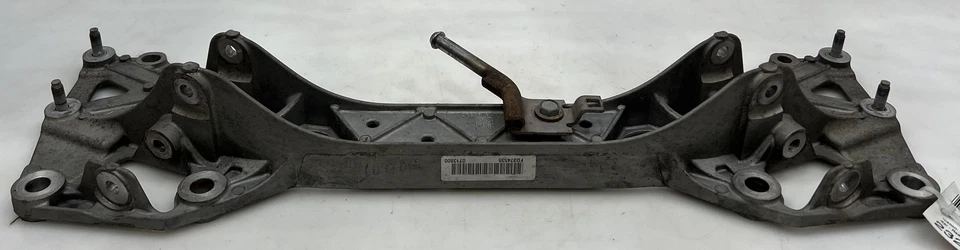 Subchasis travesaño trasero Dodge Dart 2013-2016 OEM 68080591AF Foto 2 de 4