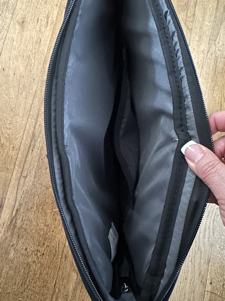 SAMSONITE FUNDA PARA COMPUTADORA PORTÁTIL BOLSA DE VIAJE NEGRA 18"x13" CLAMSHELL Foto 3 de 4