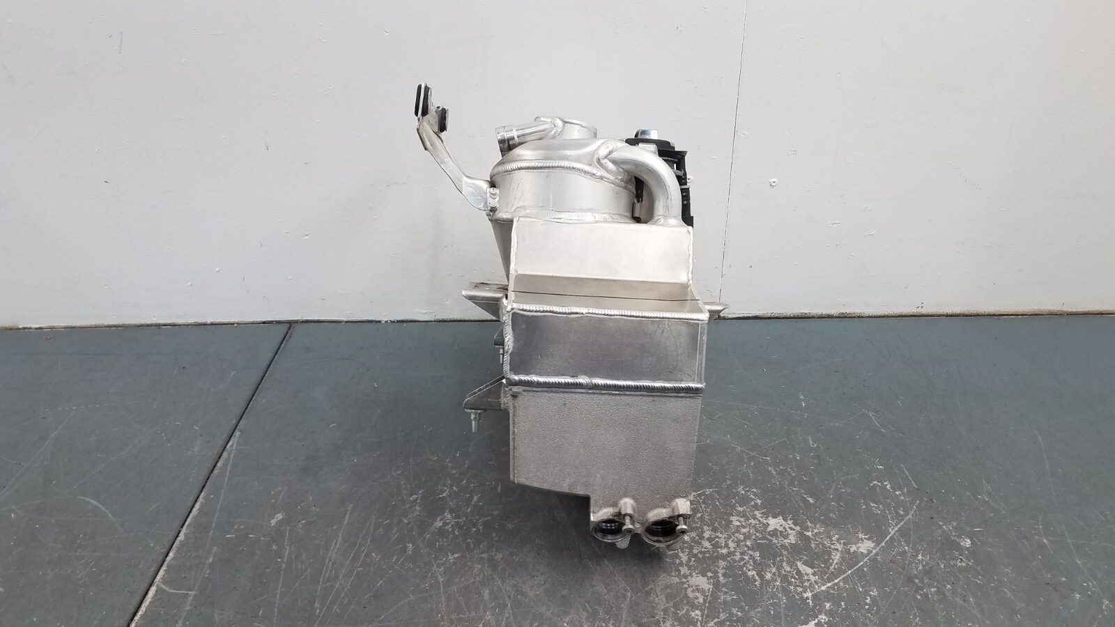 2018 Audi R8 V10 Oil Sump Reservoir Tank / Cap #0182 D1