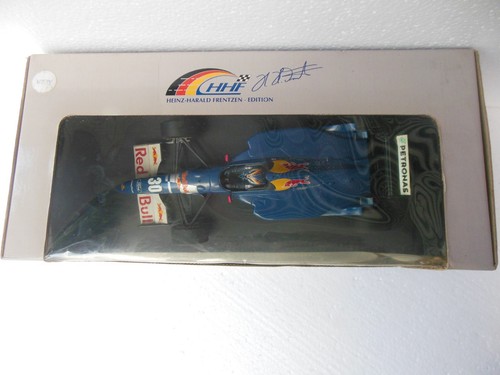 Paul's Model Art F1 HHF Edition 1:18 Red Bull Petronas Ford - Picture 3 of 6