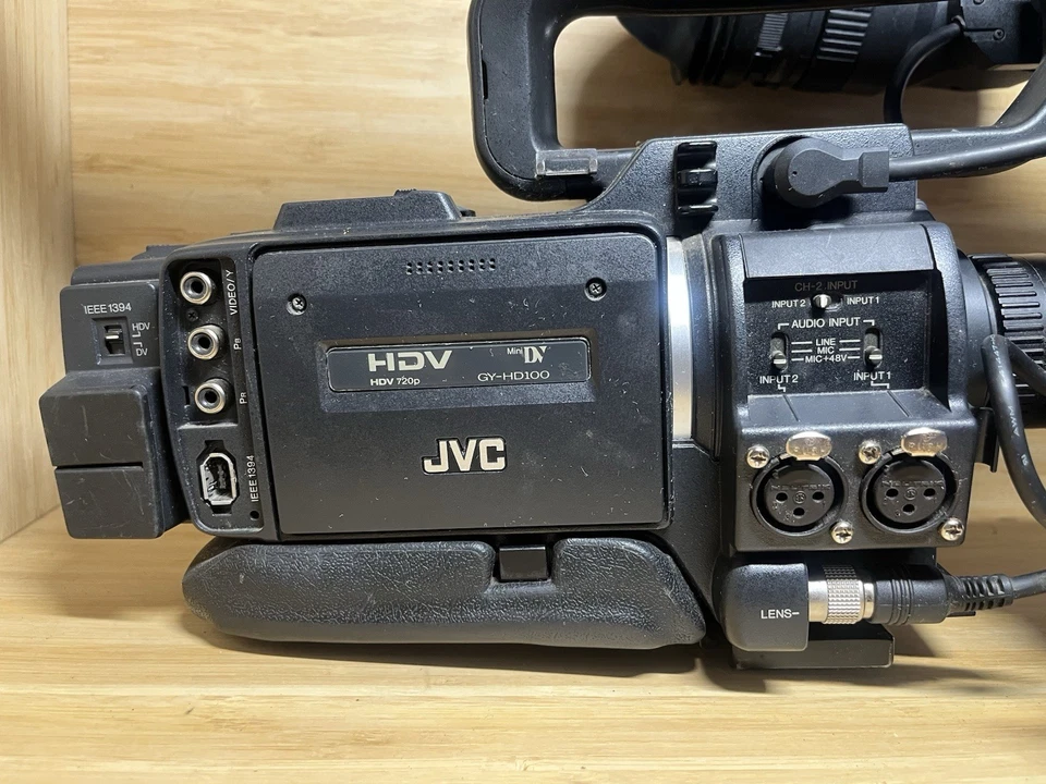 JVC GY-HD100 Mini DV Camcorder High Definition UNTESTED (READ DESCRIPTION) - Image 3 of 4