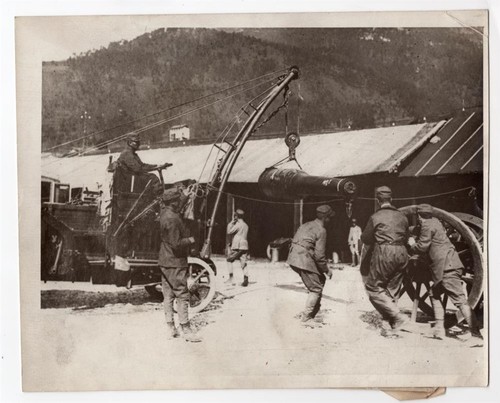 WWI Italian Crane Lifting Artillery Gun Barrel 6.5x8.5 Original News Photo