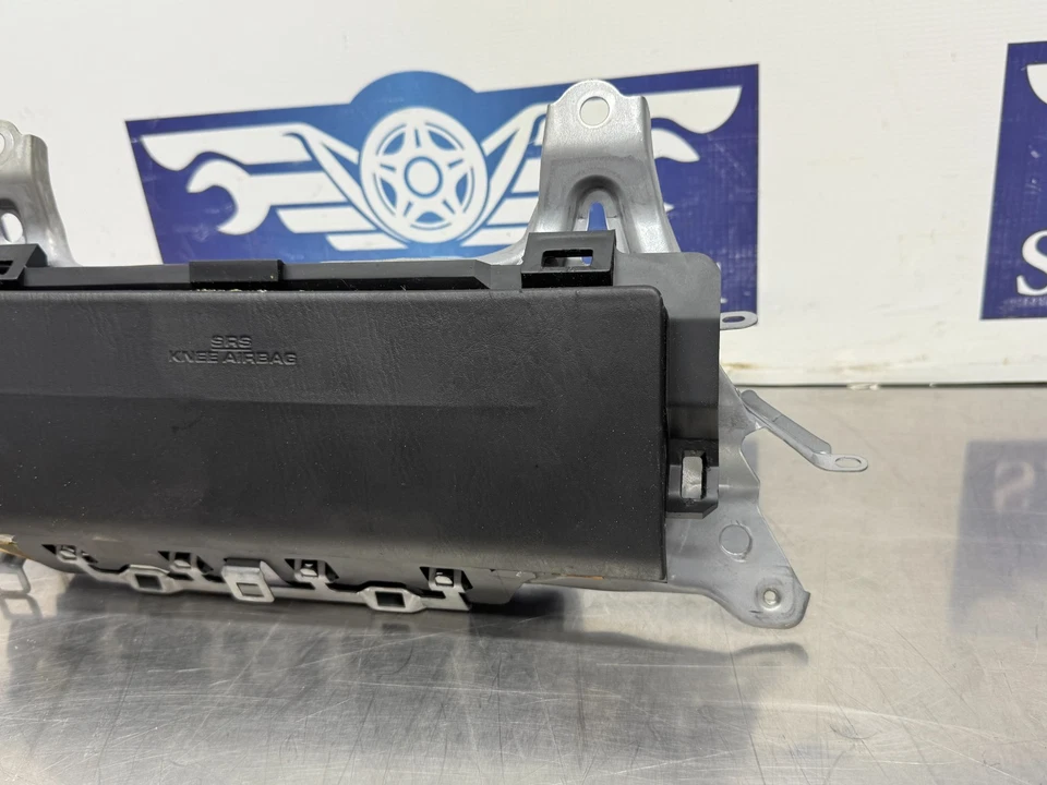 Lexus GS450H 2007 conductor inferior izquierdo tablero rodillera refuerzo - negro - 193 k Foto 4 de 4