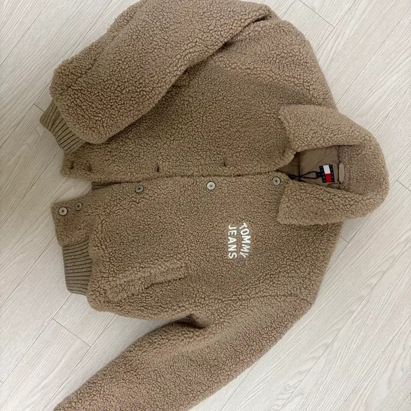 Tommy Jeans Jang Wonyoung Teddy Bomber Jacket S Size thumbnail 3