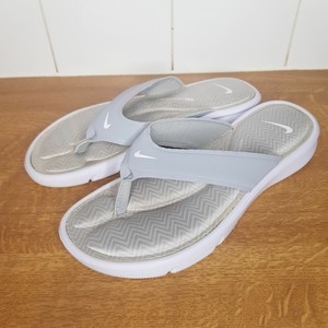 nike footbed flip flops