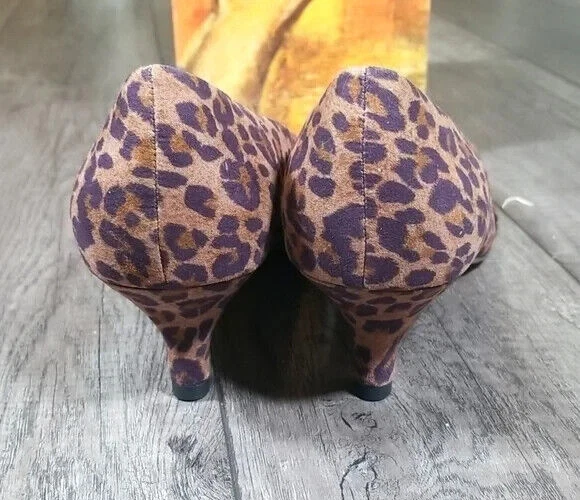 Zapatos de salón Bella Vita de leopardo súper gamuza tacón de gatito talla 8 Foto 3 de 4
