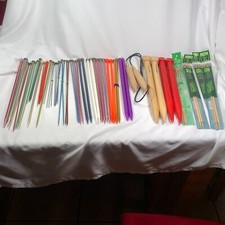 Knitting Needles HUGE LOT Wood/Metal/Plastic Asst Sizes Small/Med/Large new/used