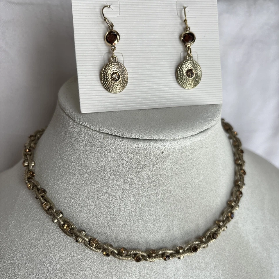 Collar Familia Lia Sophia Kiam Marrón y Pendientes Acabado Satinado Tono Oro Claro Foto 2 de 4