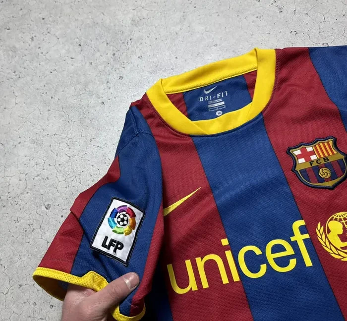 Nike FC Barcelona 2010/2011 A Iniesta #8 Soccer Jersey | eBay