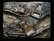 PD23103 VINTAGE 1970s  TRACK-TYPE BULLDOZERS  HEAVY MACHINERY BELT BUCKLE