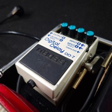Boss DD-8 Digitaler Delay-Effektgerät Pedal ...