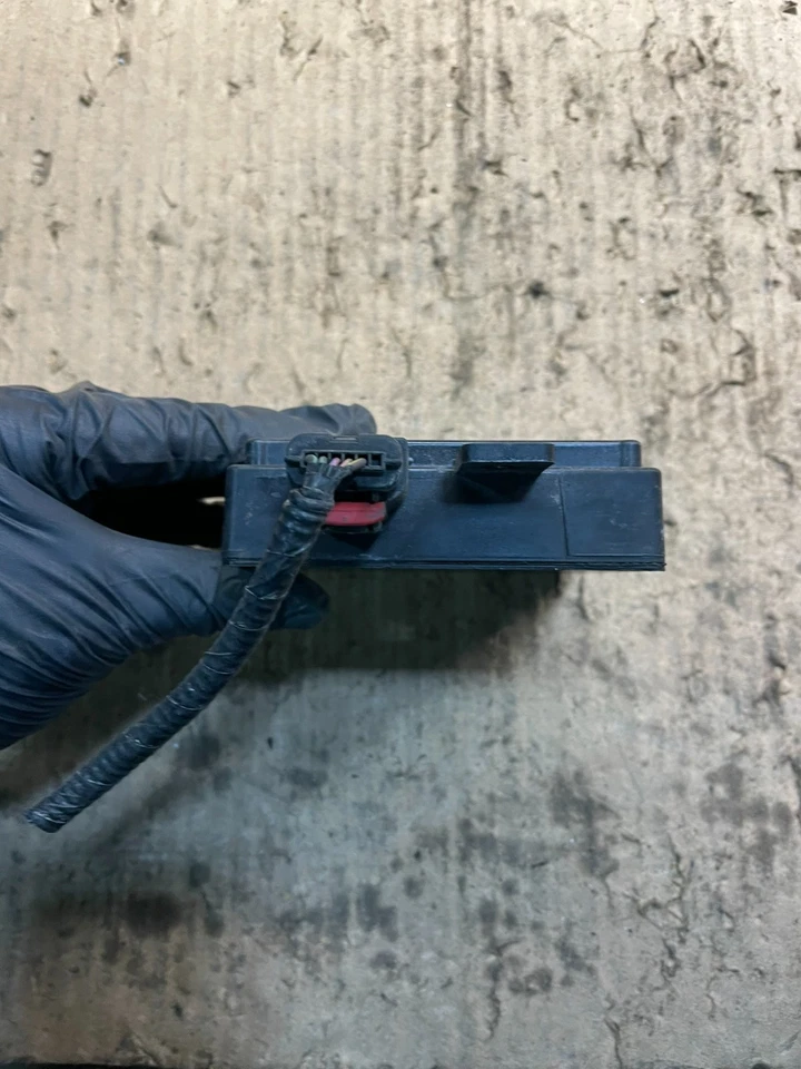 2013 to 2016 Lincoln MKZ Left Driver Side Radar Blind Spot Module OEM T2408 DG - Image 2 of 4