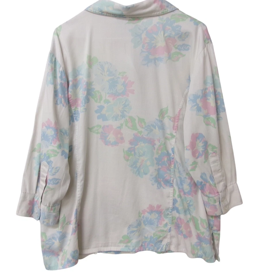 Camisa para mujer DENIM&CO estampado floral pastel botones delanteros grande elástica Foto 3 de 3