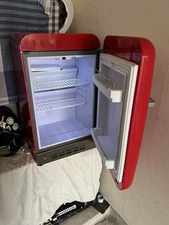 SMEG Fab5 Mini Refrigerator 1950s Retro Compact Small Refrigerator 1.2 Cu. Ft
