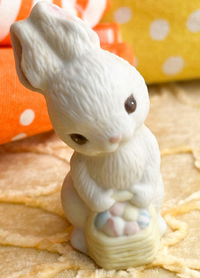 Vintage 1982 HALLMARK 2'' Ceramic Easter Bunny Rabbit w/Basket of Eggs Figurine