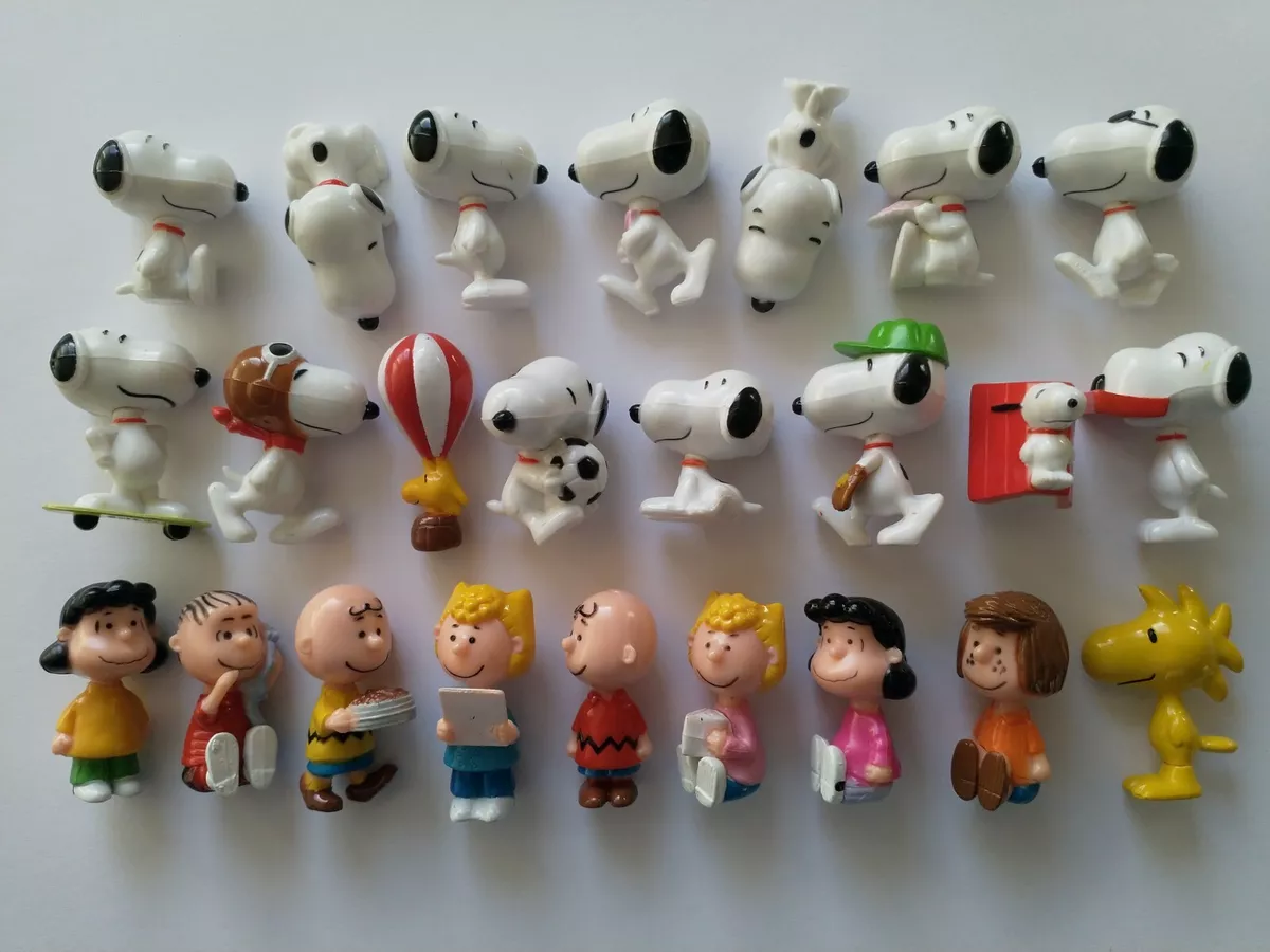 THE PEANUTS SNOOPY BIP FIGURINES SET - VINTAGE FIGURES COLLECTIBLES  MINIATURES