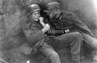 WW2 PICTURE PHOTO GERMAN SOLDIER CONFORT YOUNG SOLDIER 6464