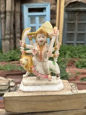 Antica vecchia scultura in pietra intagliata a mano dea Amba Durga dipinta