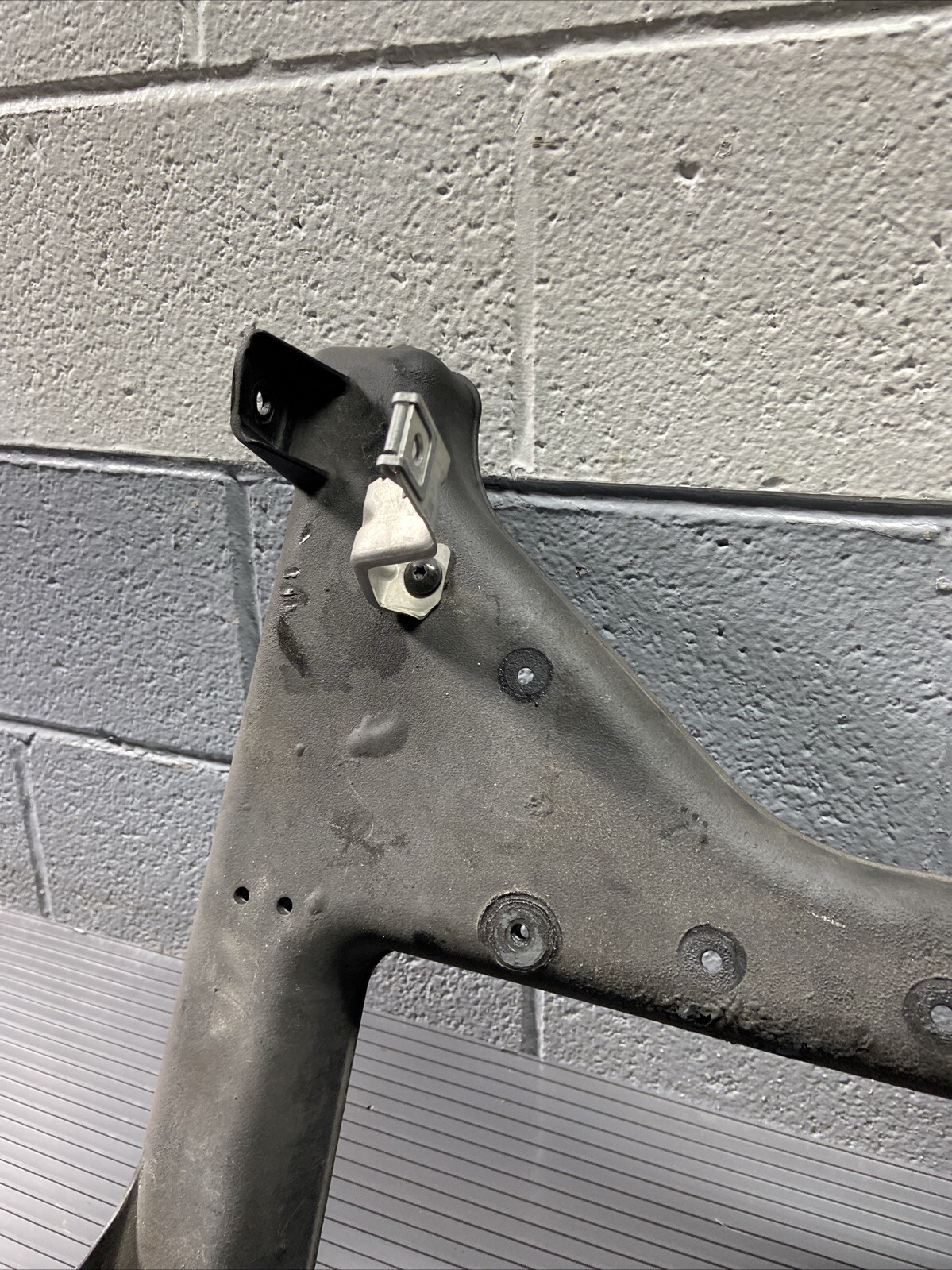 2014-2015 Audi R8 42 Spyder Rear Cross Member Subframe Brace 36k Miles OEM