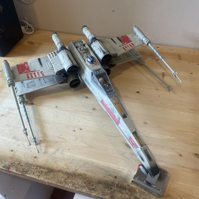 Star Wars X-Wing Starfighter with R2-D2 and Luke Large Scale Model 