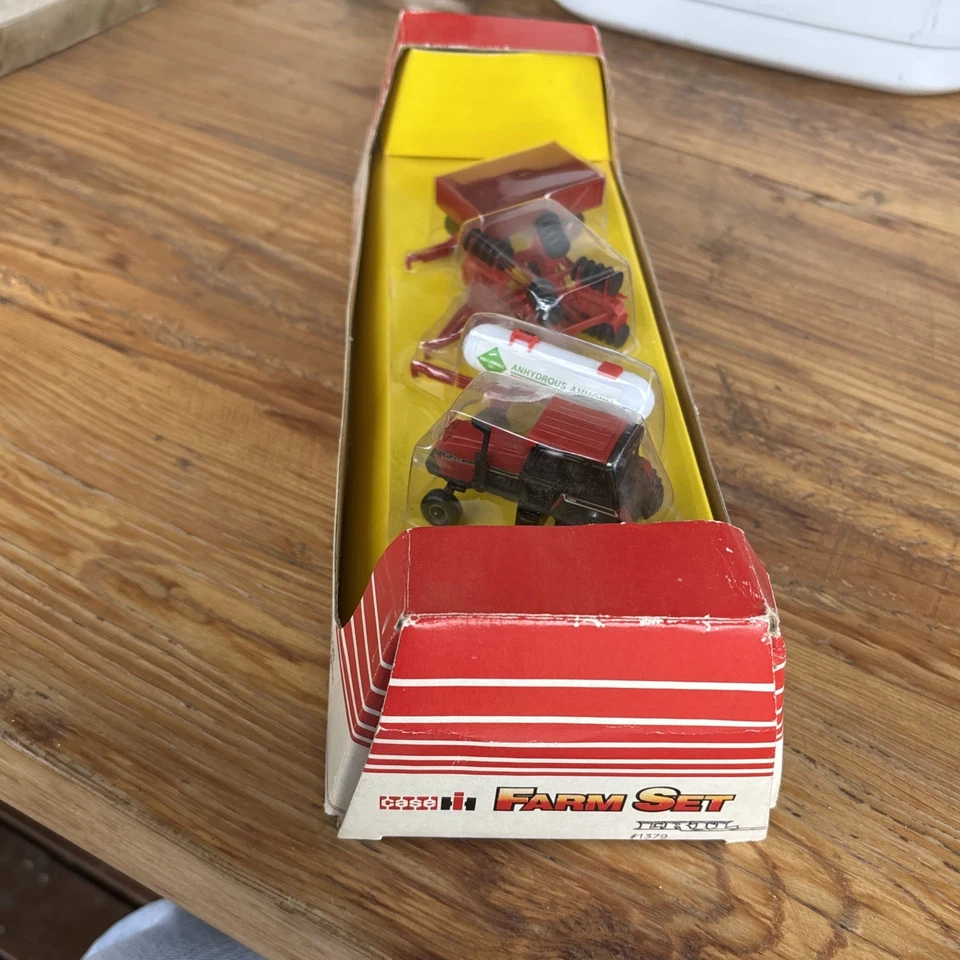 ERTL 1/64 Scale Case IH 2594 Tractor Trailers Vintage Collectable 4 pc Farmset - Image 4 of 4
