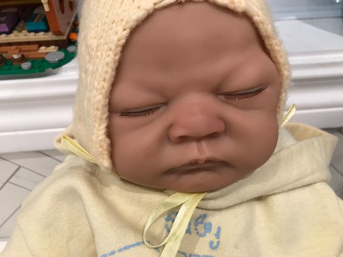Ashton-Drake Galleries Baby Emily Doll by Linda Webb - 21 inches - Picture 3 of 14