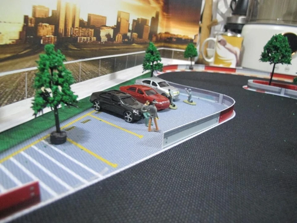 1:76 Fully Proportional Hobby Grade RC Race Track Set with 2 Turbo Racing RC Car - Image 3 of 4