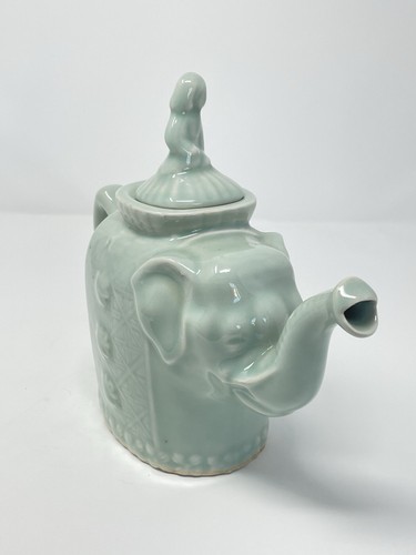 Longquan Elephant Rider Celadon Green Porcelain 7.5 in Teapot 1960 Vintage - Picture 2 of 15
