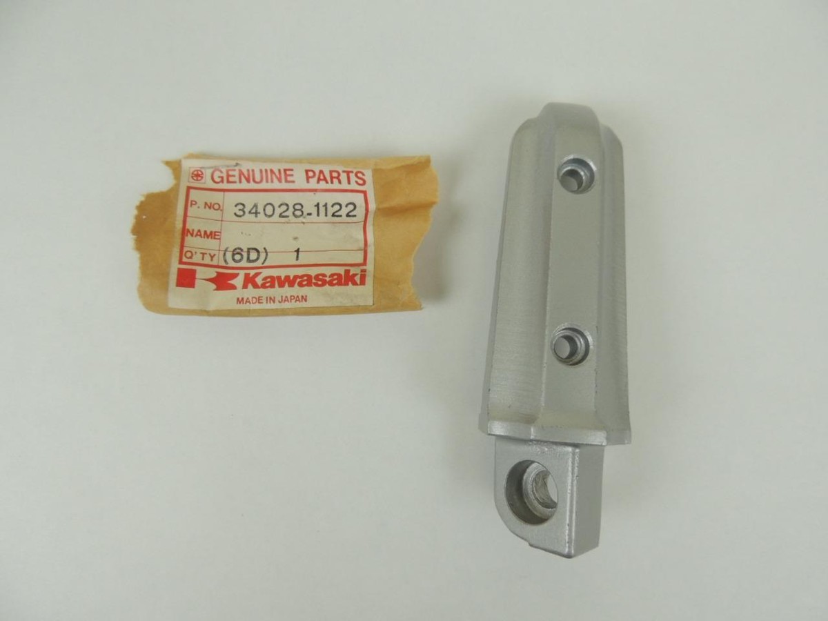 34028-1122 NOS Kawasaki Right Rear Footpeg Step ZX1000 Ninja Y500b