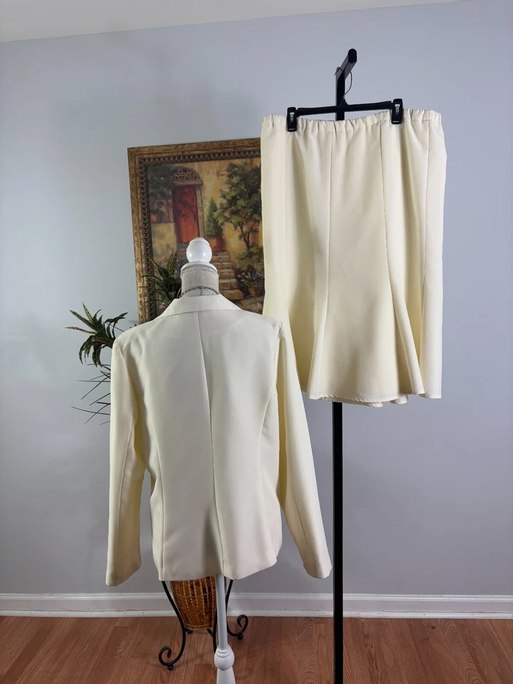 Tiana B. Blazer and Skirt Womens 14 Cream Notch Lapel Long Sleeve Button Front - Image 2 of 4