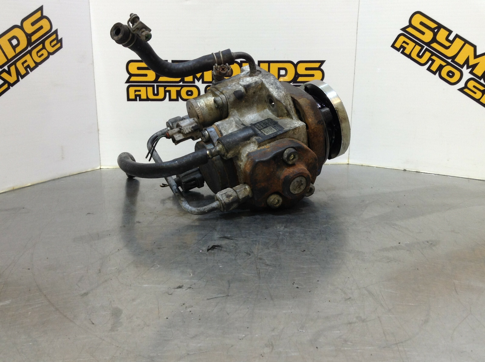 NISSAN NAVARA D40 VACUUM PUMP 14650EB30A eBay
