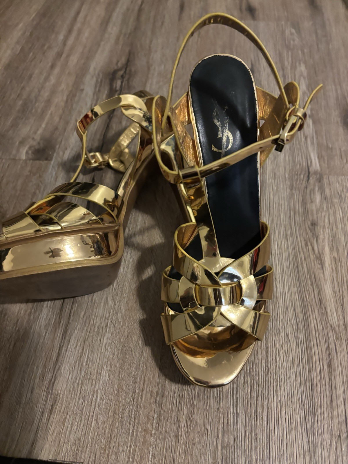 Sandali omaggio Saint Laurent scamosciati oro taglia 40