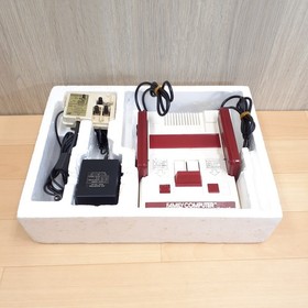 Nintendo Famicom in box Console with 8 games Japanese CIB *US DUTY PAID F1214