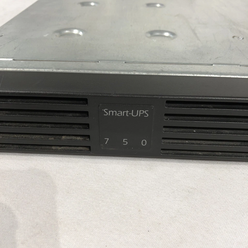 APC Smart-UPS 750VA 480W RM 1U SUA750RM1U- NO Battery - Image 3 of 4