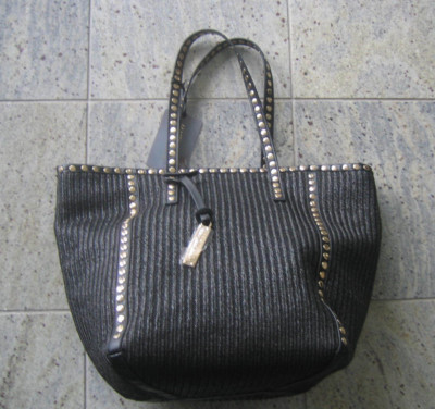 MAS(QUE)NADA Shopper mit goldfarbenen Nieten
