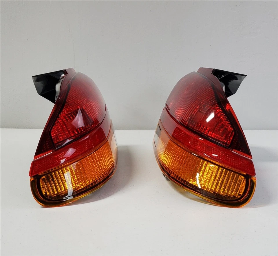 1991-1992 Saturn SL SL1 4-Door Sedan SOHC Tail Lamps 21095161 and 21095162 Pair - Image 4 of 4