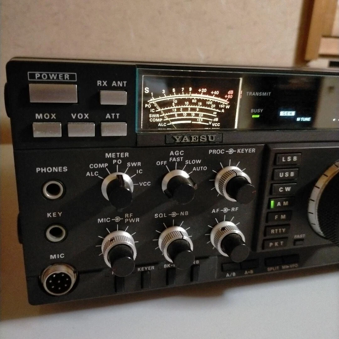 YAESU FT-1011 AC HF transceiver with Manual AC cord From Japan used