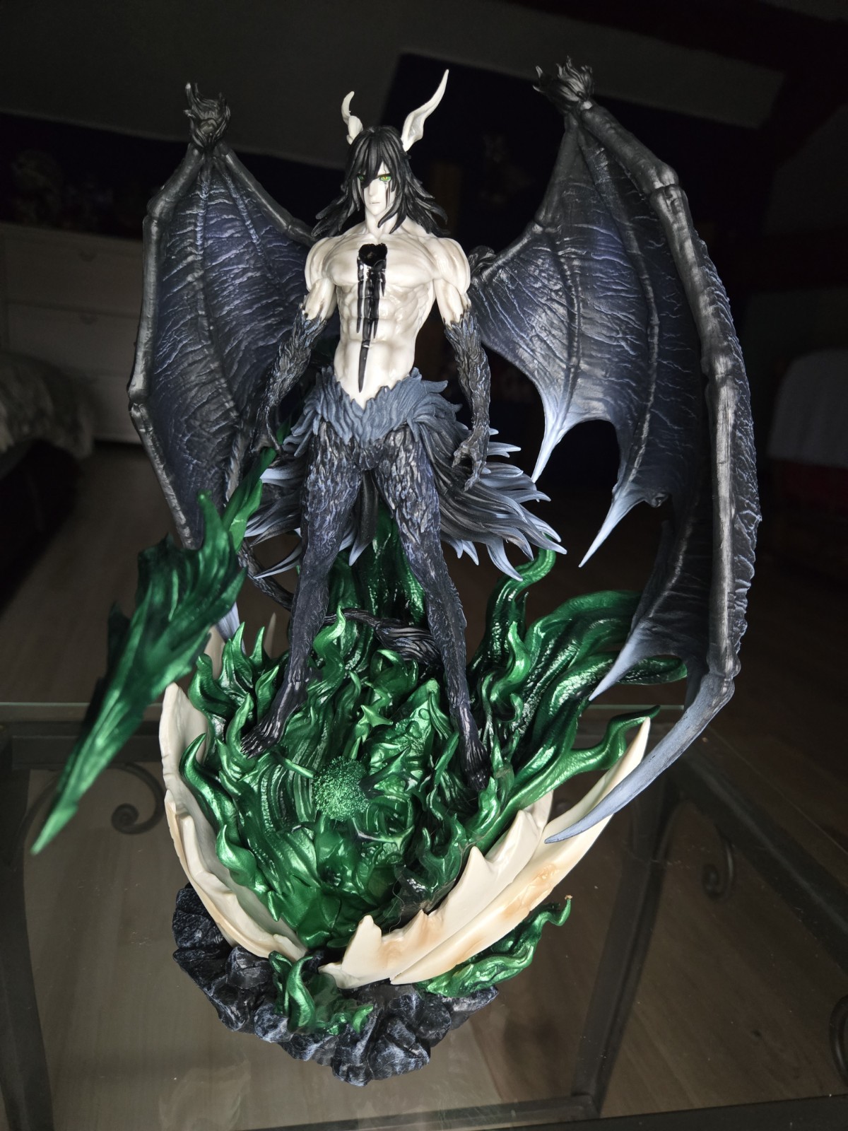 Statue Ulquiorra Bleach 33cm avec socle diorama premium sculpté