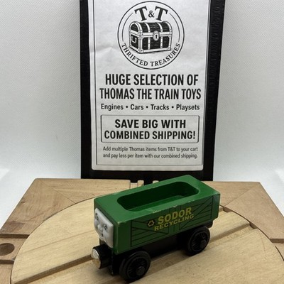 Thomas The Train GREEN Sodor Recycling WOODEN RAILWAY Car Gullane 2002
