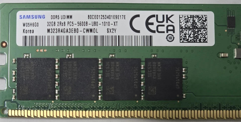 SAMSUNG DDR5 UDIMM 32GB 2Rx8 PC5-5600B-UB0-1010-XT M323R4GA3EB0-CWMOL RAM Foto 2 de 3