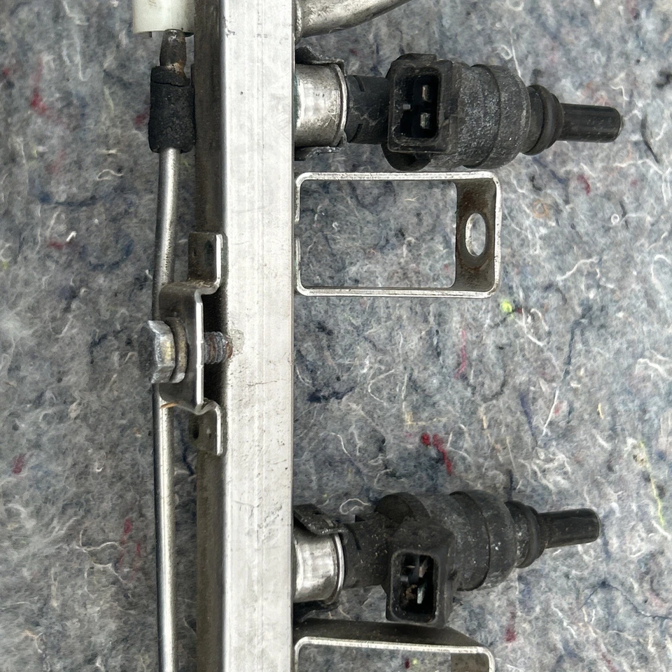 BMW 328CI 2000 cupé base 2 puertas 2,8 L riel inyector de combustible con inyectores Foto 4 de 4