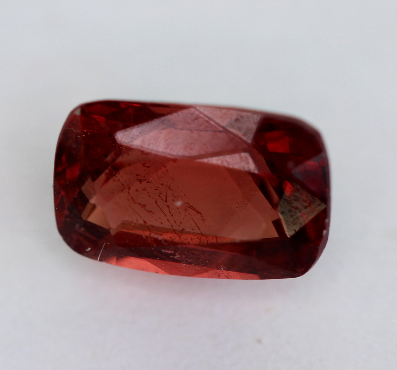 Spinelle Rouge de Tanzanie de 2,05 ct, éclat de feu pour créer un bijou unique
