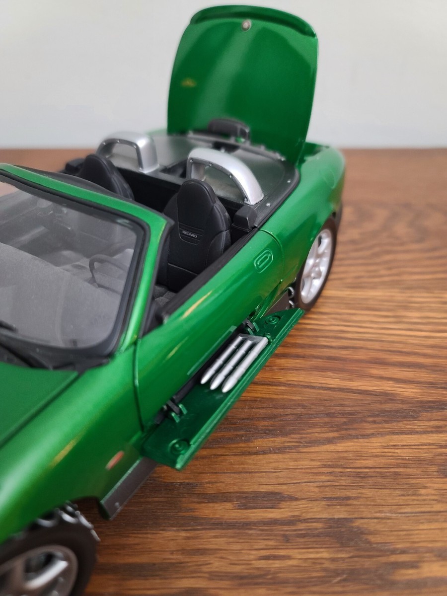 James Bond Jaguar XKR Convertible Diecast Car 1/18 Beanstalk James Bond Jaguar XKR Convertible Diecast Car 1/18 Beanstalk