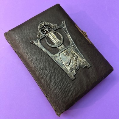 1898 ANTIKES JUGENDSTIL JUGENDSTIL FOTOALBUM LEDEREINBAND GUSSPLAKETTE