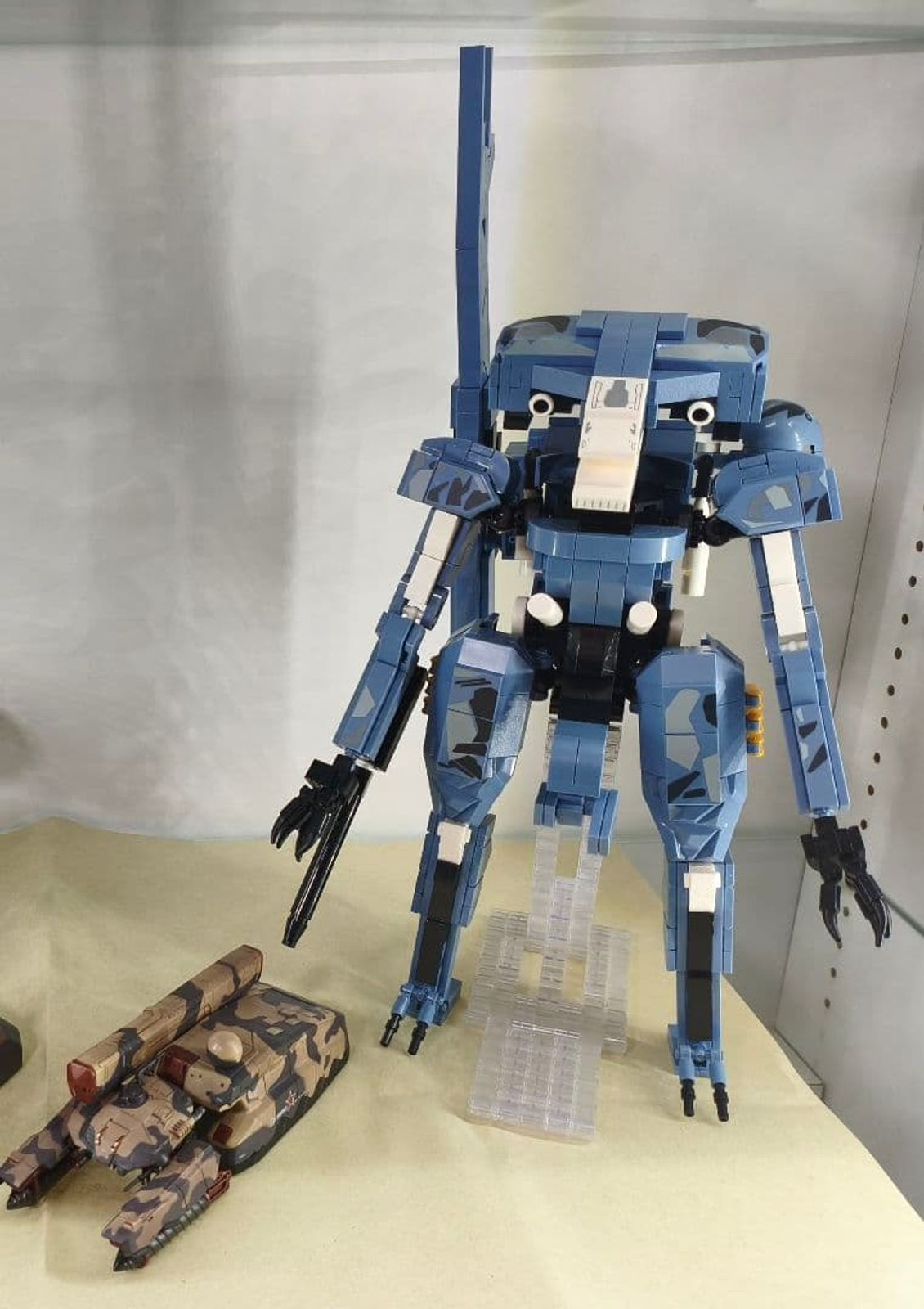 Juego de figuras de bloque estilo Shagohod sólido y Sahelanthropus Metal Gear - MGS