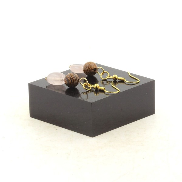 Mineralien Und Edelsteine. Ohrringe Mit 2 Perlen Rosenquarz Aus Brasilien-image