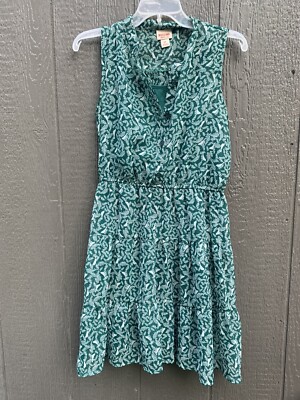 green emerald velvet dress Mossimo Tiffany Sage Green Scoop Neck Dress – Mossimo PH main image 1