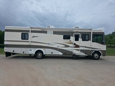 2004 fleetwood storm 34F Class A Gas V8 8.1L Chevy workhorse 50K Miles 3 slides