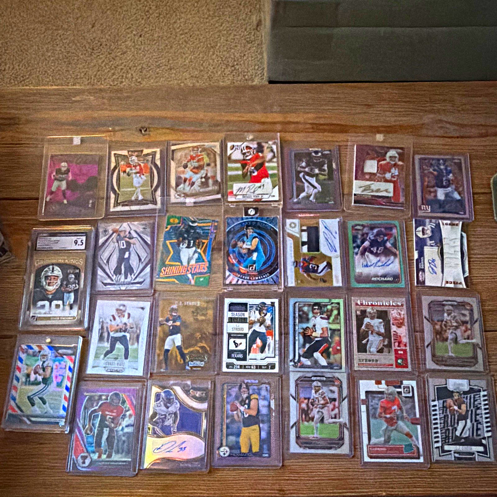 NFL 27-Card Lot Autos Patches Prizm Donruss Lawrence Darnold Maye Mahomes Stroud