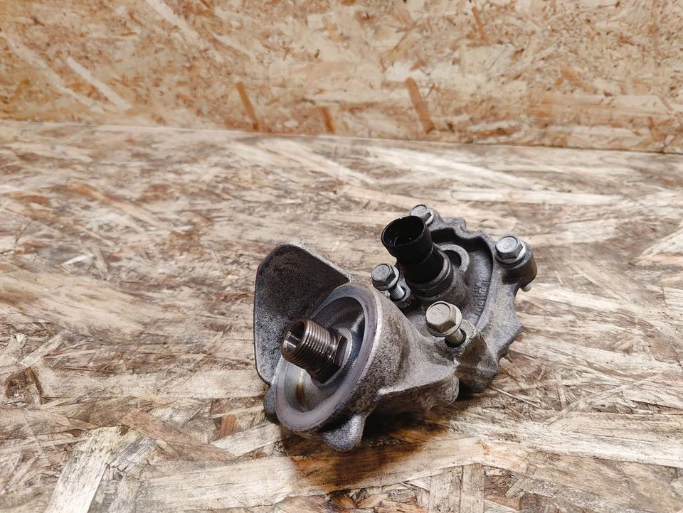 Cadillac XTS 2017 Petrol oil filter mounting bracket 12631607 VLM30066 - Image 3 of 4